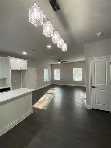 Building Photo - 106 W 17th Ave