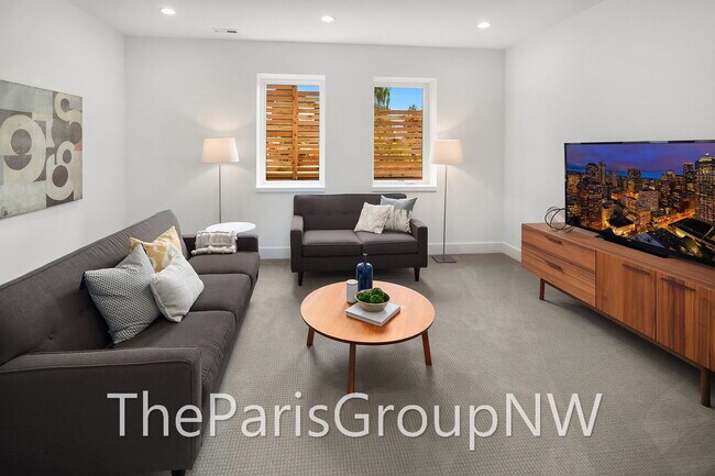 Building Photo - Absolutely Stunning 5br/4404sf Modern Magnolia Luxury