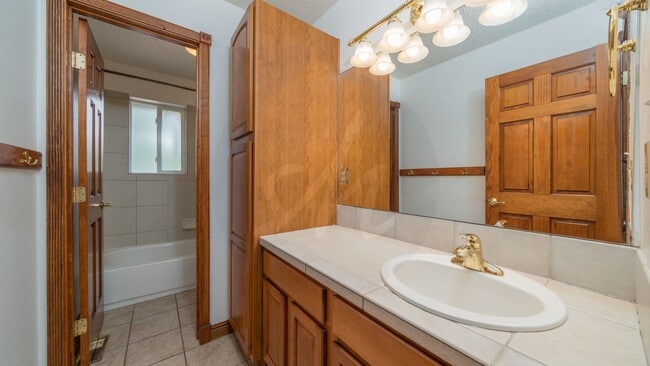 Building Photo - 5 Bedroom 3.5 Bath Home in Discovery @ Rockrimmon