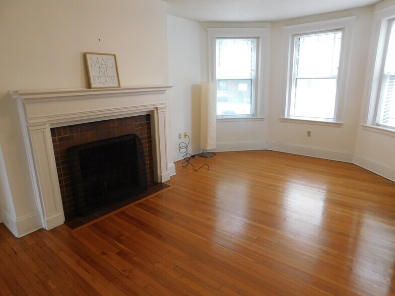 Primary Photo - 1 Newport Rd