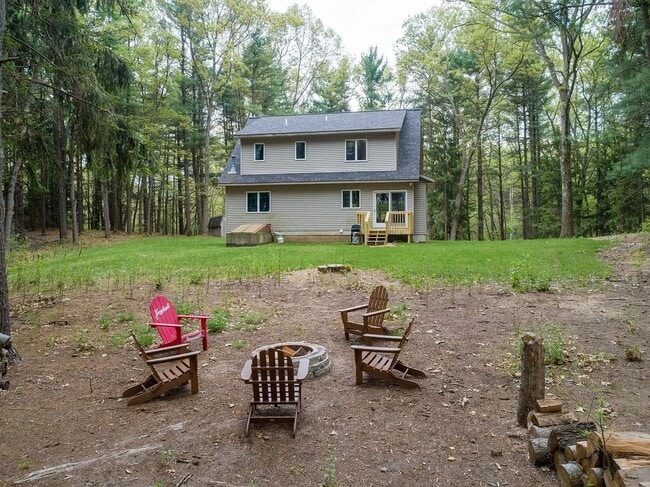 Building Photo - 6321 Silver Lake Dr