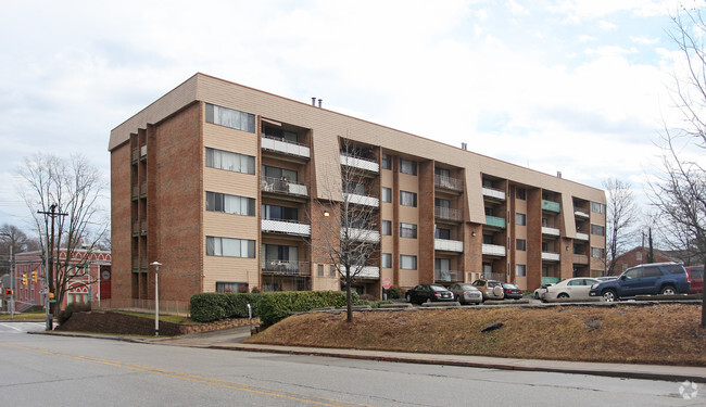 Primary Photo - Oxford House Apartments