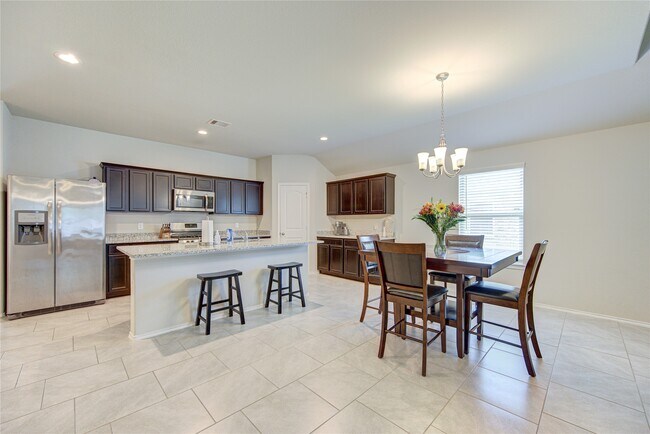 Building Photo - 10110 Pine Trace Village Dr