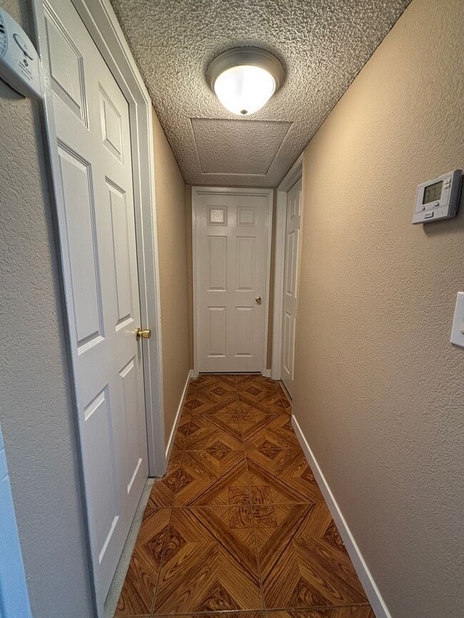 Building Photo - East Lancaster Condo
