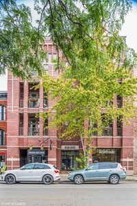 Building Photo - 838 W Armitage Ave