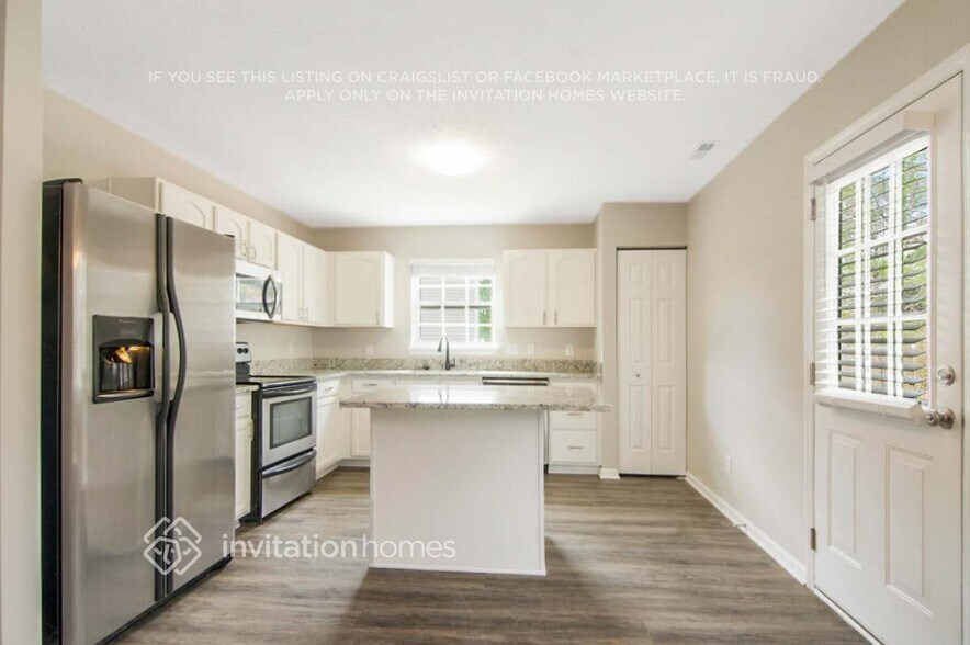 Building Photo - 2831 Bombay Dr
