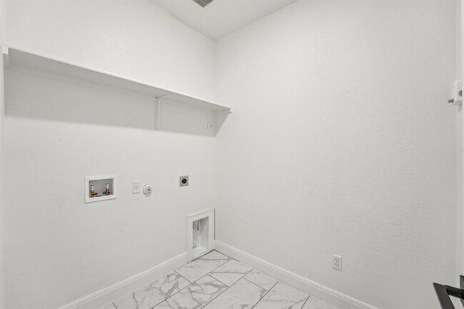 Building Photo - 197 Left Frk Dr