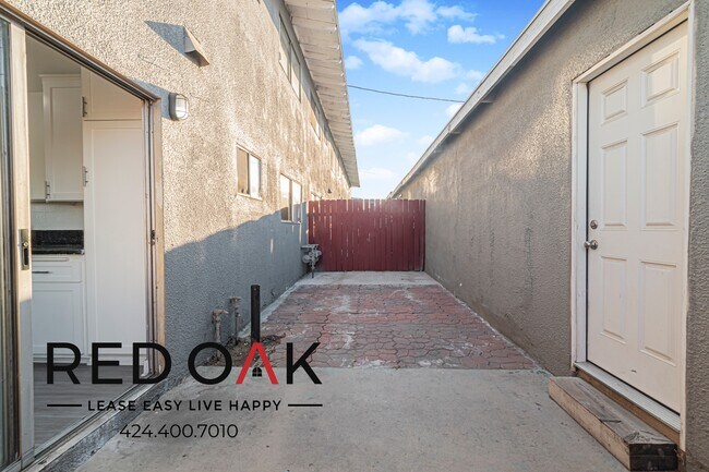 Building Photo - 660 S Riverside Ave