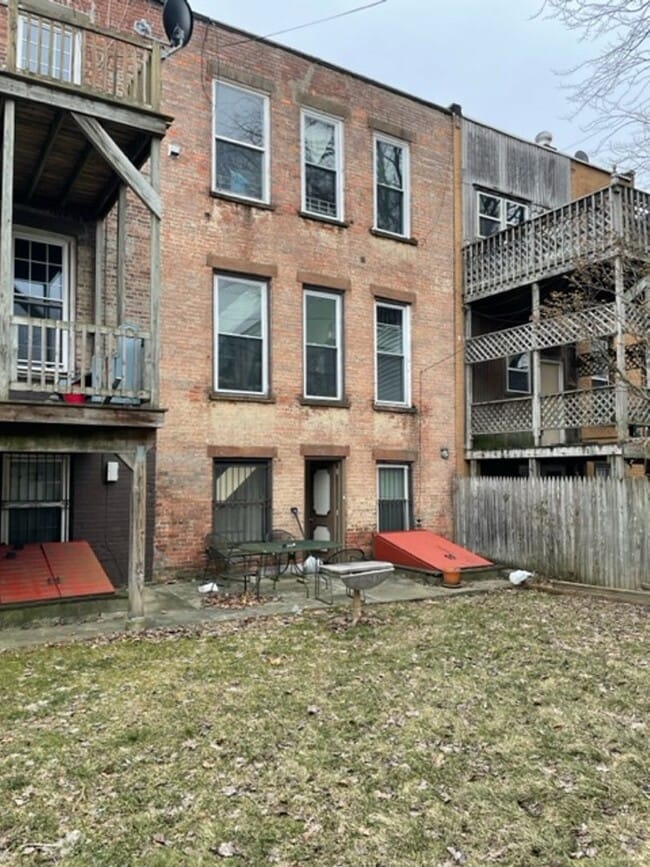 Building Photo - 3 Dana Ave