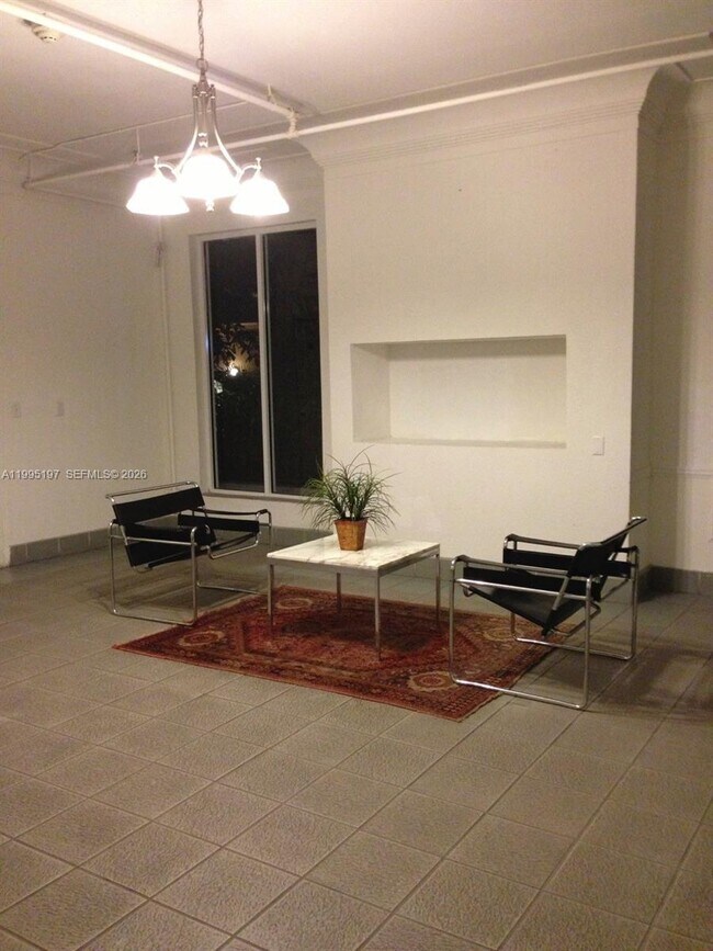 Building Photo - 820 Euclid Ave