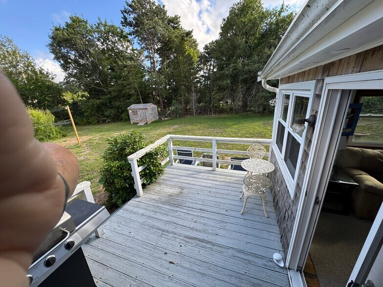 Deck and Backyard - 15 Lombardi Hts