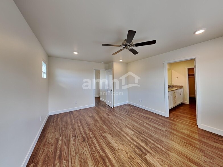 Building Photo - 1707 192nd St Ct E