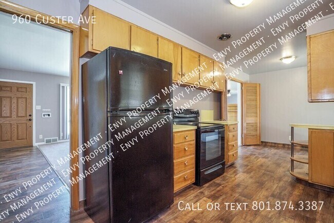 Building Photo - 960 Custer Ave