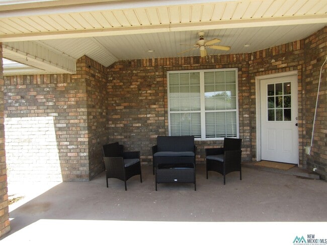 Building Photo - 1405 Lincoln Dr