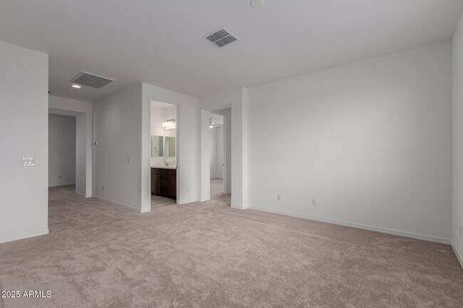 Building Photo - 8817 W Denton Ln