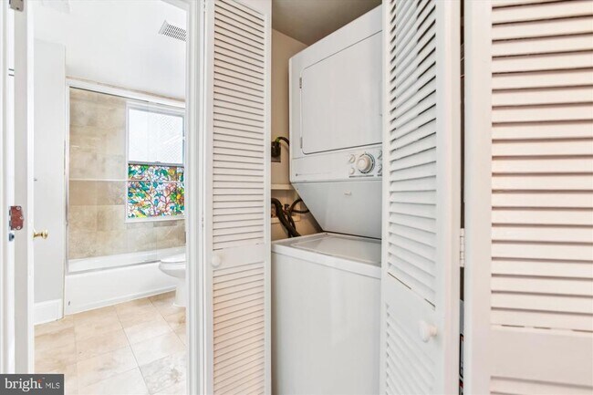 Building Photo - 1610 4th St NW