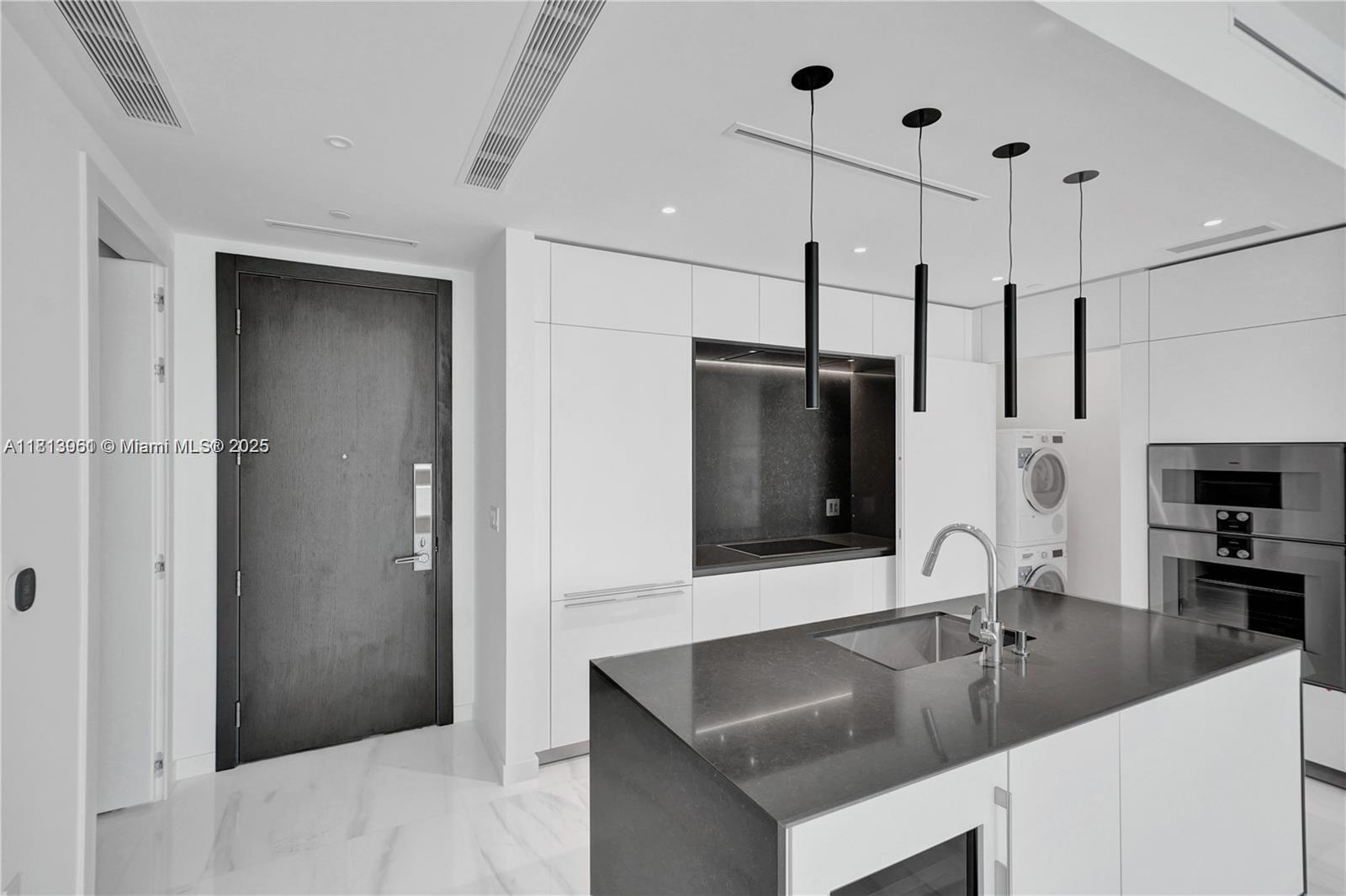 Building Photo - 300 Biscayne Boulevard Way