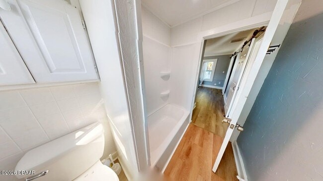 Building Photo - 829 N Oleander Ave