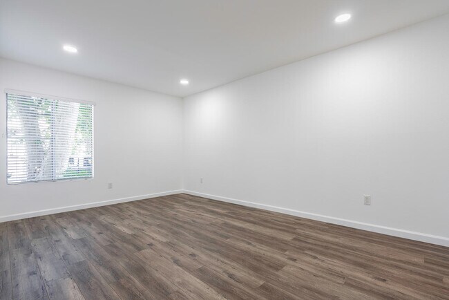 Building Photo - 18350 Hatteras St