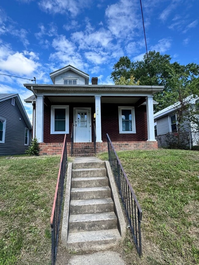 Building Photo - Beautiful 2 bed 2 bath house in Churchill