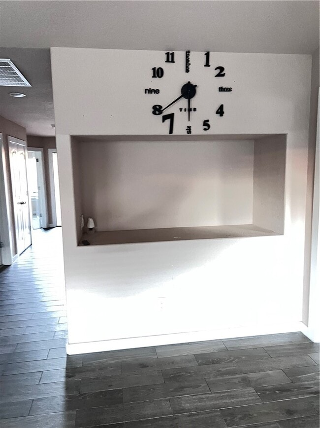 Building Photo - 431 Red Robin St