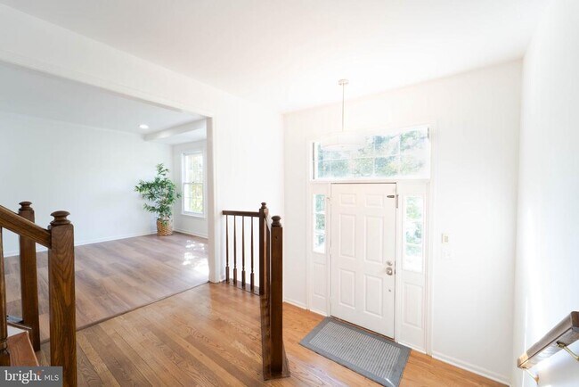 Building Photo - 3244 Titanic Dr