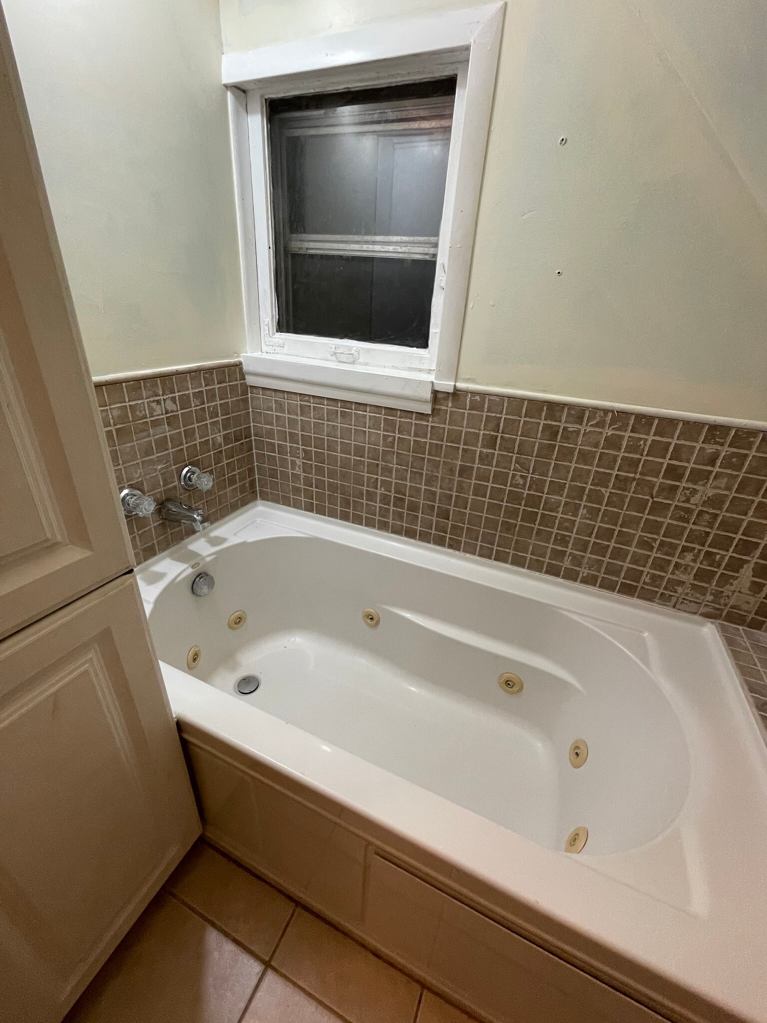 Tub no shower - 815 11th St