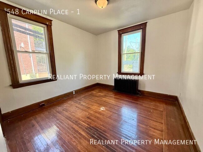 Building Photo - 548 Carplin Pl
