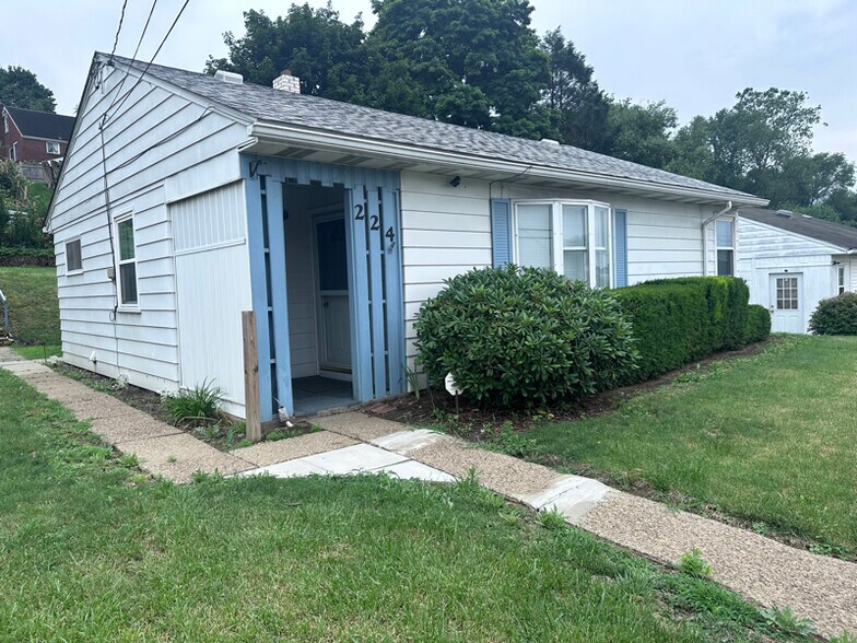 Primary Photo - 224 Dersam St
