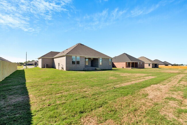 Building Photo - Brand-New 4 Bedroom in Siloam Springs! 3-C...