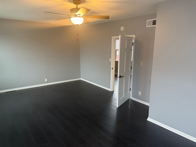 Building Photo - 524 E Grand Ave