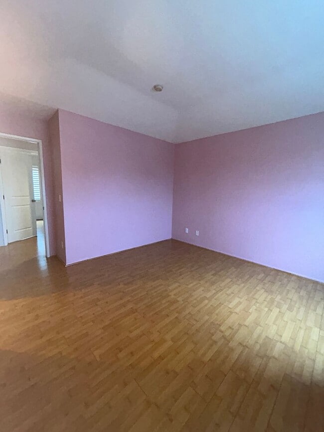 Building Photo - Spacious 2-Story Home in Prime Location
