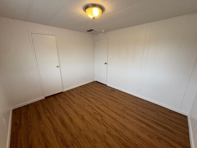 Building Photo - Pleasant Country Home Available Now!