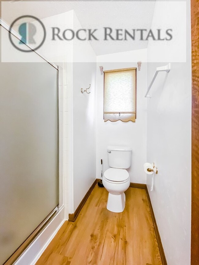 Building Photo - 2 Bed 2 Bath Duplex with Full Basement