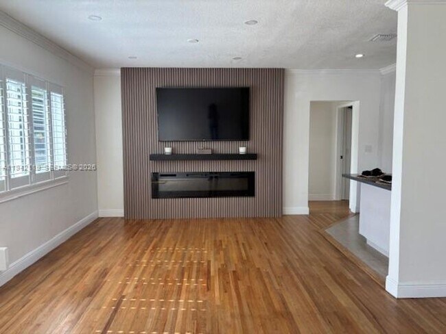 Building Photo - 9315 SW 44th St