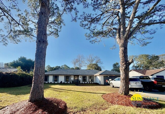 Building Photo - Exquisite Designer Home in Central Fort Walton Beach