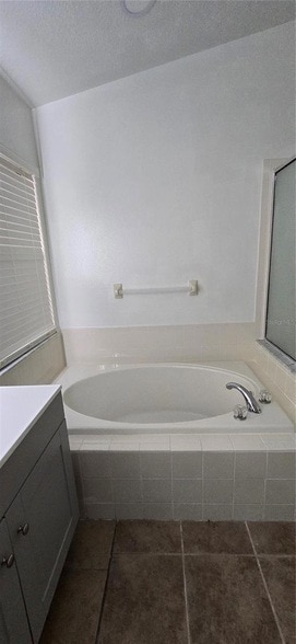 Building Photo - 1810 Greystone Heights Dr