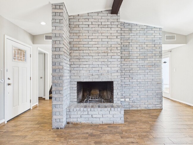 Building Photo - Beautiful in Belmar!