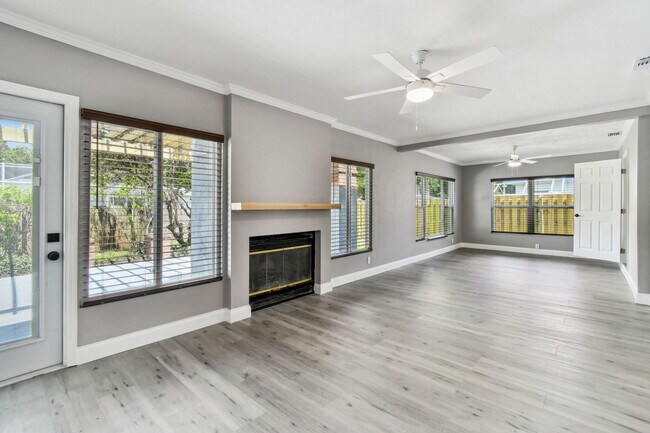 Building Photo - 528 Manor Dr