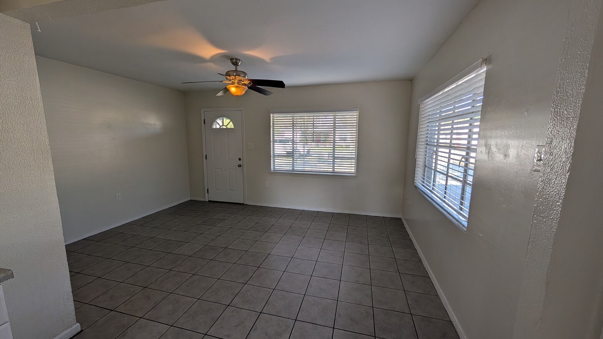 Building Photo - 1318 Divot Ln
