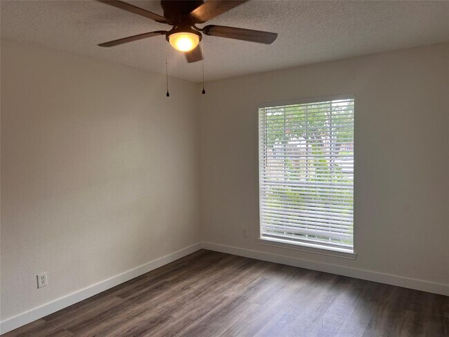 Building Photo - 12418 A Bar Dr
