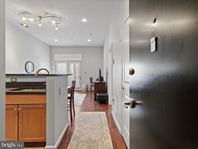 Primary Photo - 309 Holland Ln