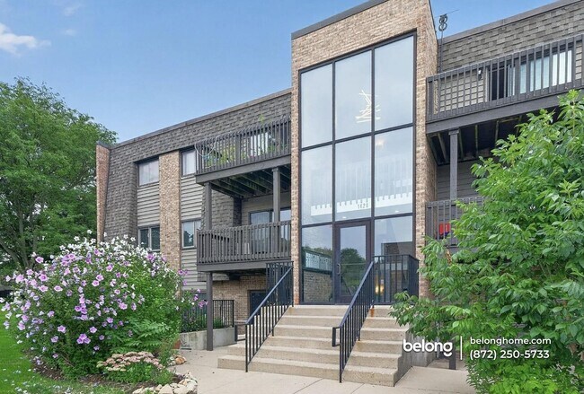 Building Photo - 1420 Stonebridge Cir