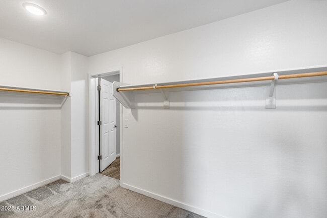 Building Photo - 17635 W Red Fox Rd