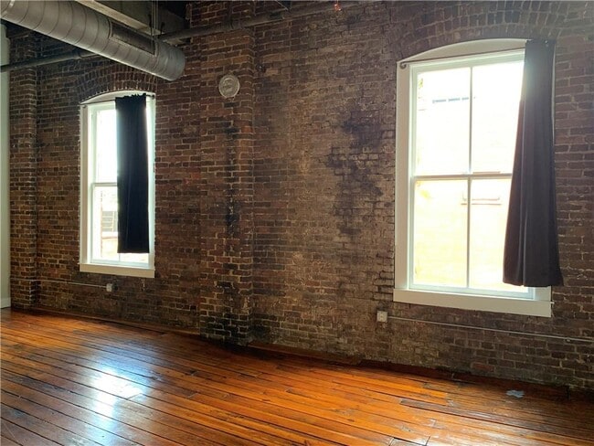 Building Photo - 127 Dauphin St