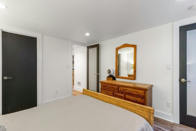 Building Photo - 220 Hudson Terrace