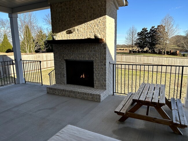 Building Photo - 1000 Alrich Ct