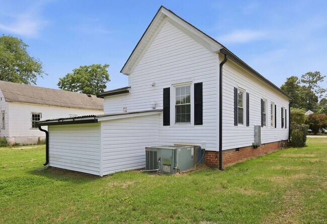 Building Photo - Renovated 2 Bed 1 Bath Home in Erwin