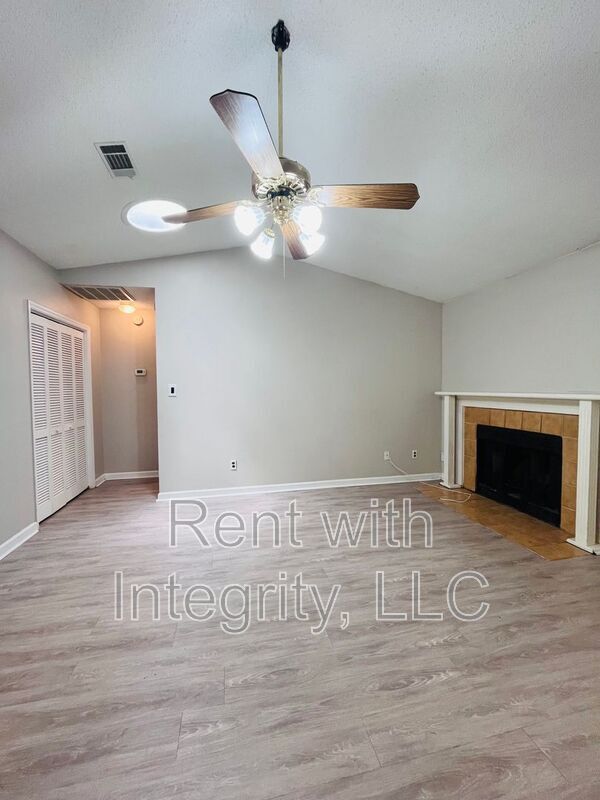 Building Photo - 2661 Faversham Dr