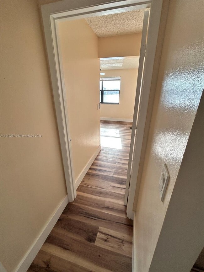 Building Photo - 840 Independence Dr